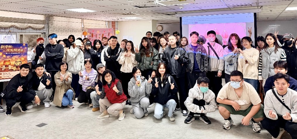 德明科大流通系舉辦跨文化祈福書籤活動